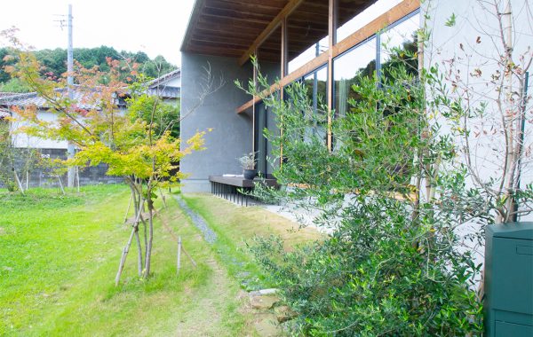 自然と一体化して暮らす家。