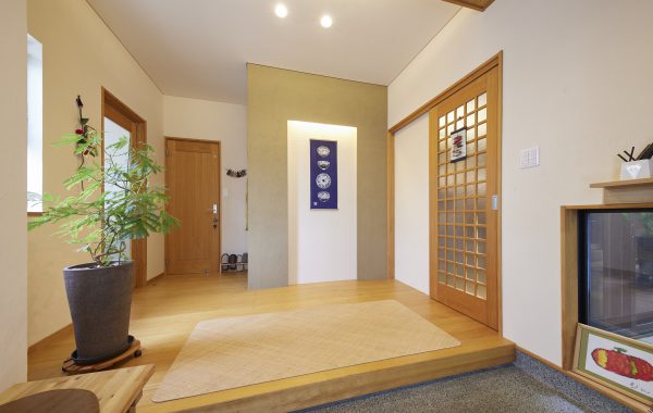 木の香りを感じながら晩酌を。