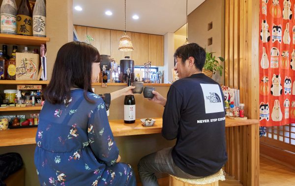 木の香りを感じながら晩酌を。