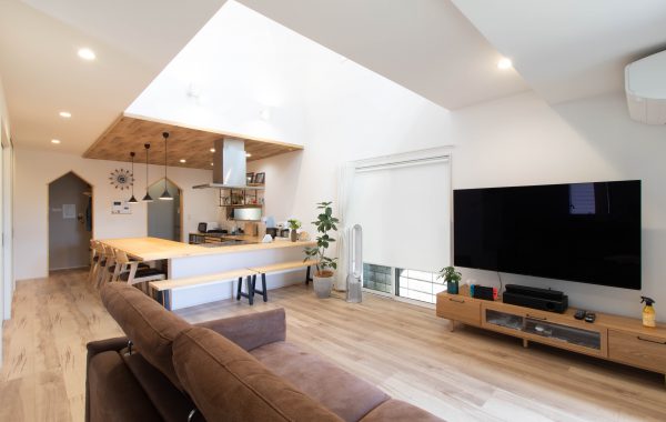 暮らしの不便を理想のカタチに。住み継いだ家に「自分たちらしさ」を。
