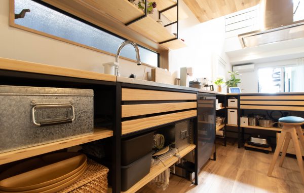 暮らしの不便を理想のカタチに。住み継いだ家に「自分たちらしさ」を。