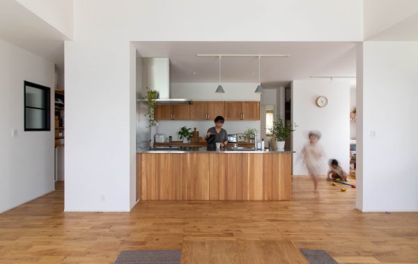 家族の物語が巡る、平屋の暮らし。