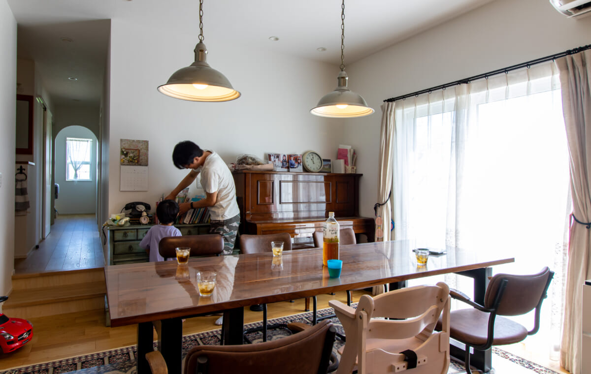 サマーハウスに憧れて。切妻屋根の長いおうち