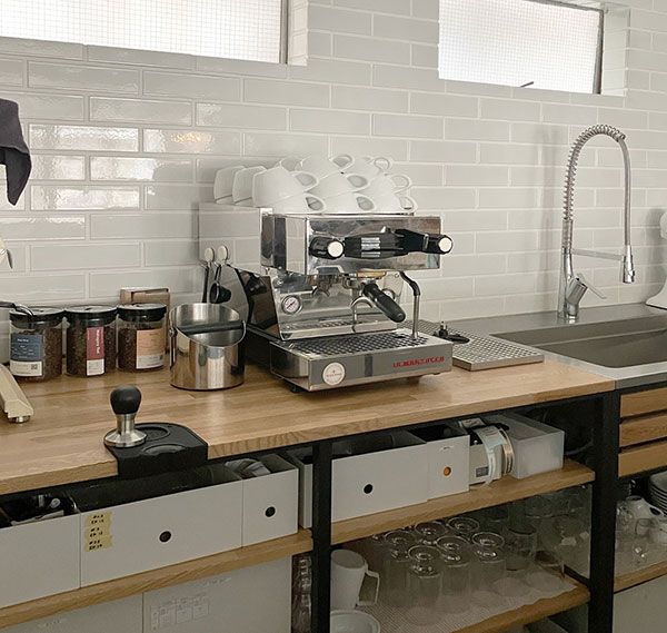「色」でコーヒーを選ぶカフェ Hue Coffee Roaster